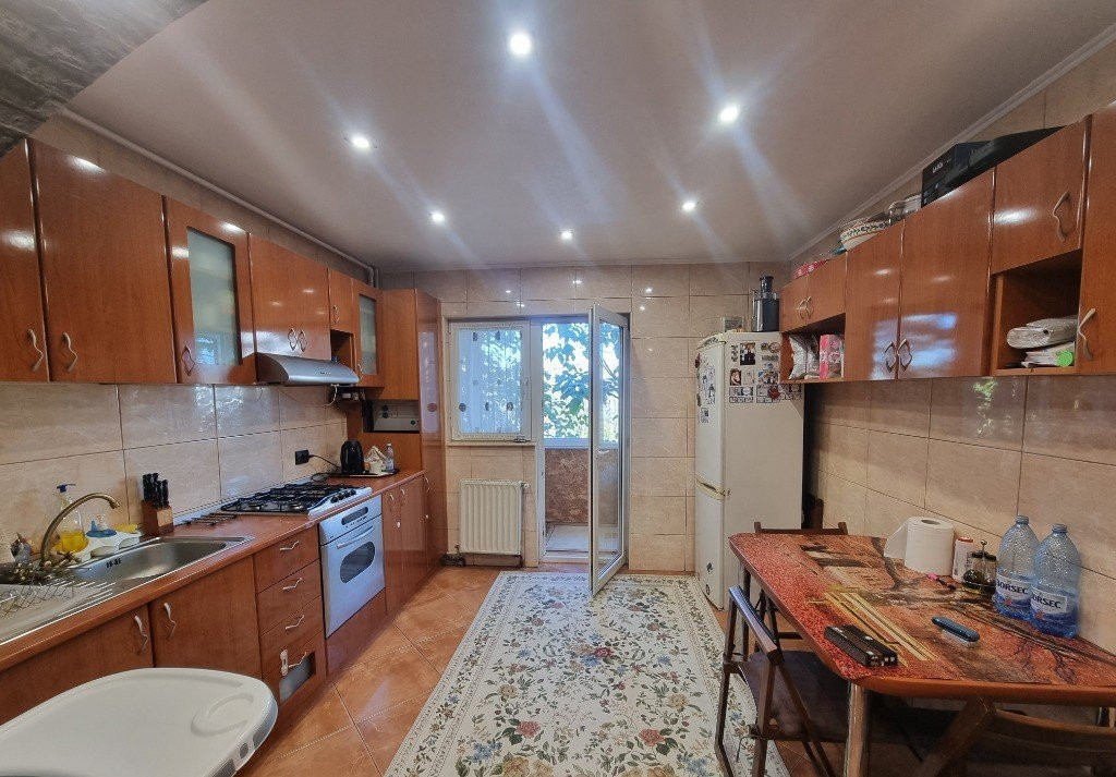 Apartament 2 camere, BANEASA-AEROGARII, centrala proprie, decomandat, etaj 2/4