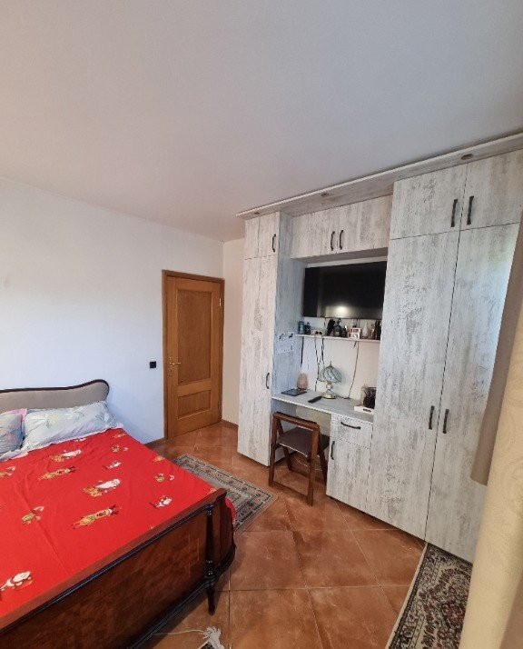 Apartament 2 camere, BANEASA-AEROGARII, centrala proprie, decomandat, etaj 2/4