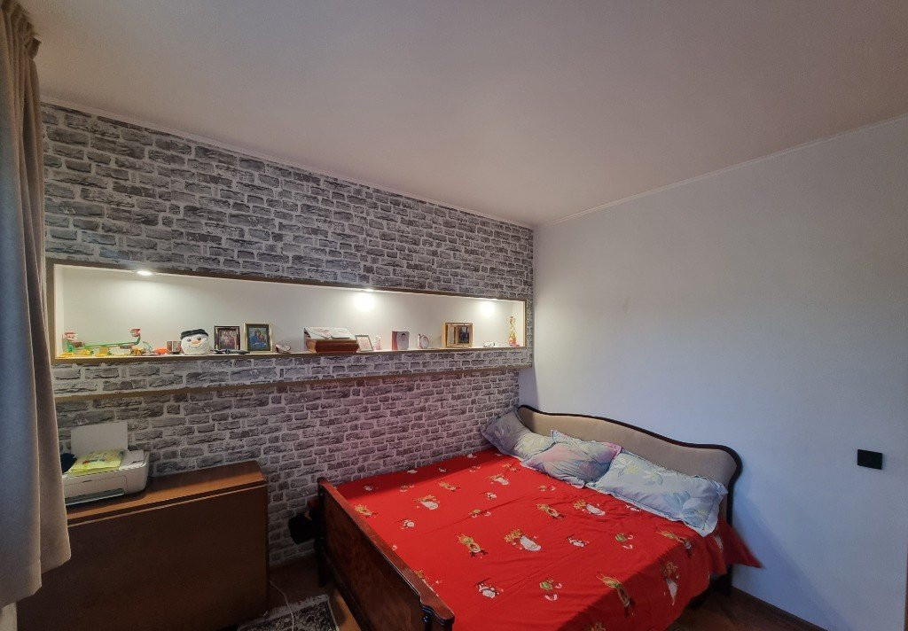 Apartament 2 camere, BANEASA-AEROGARII, centrala proprie, decomandat, etaj 2/4