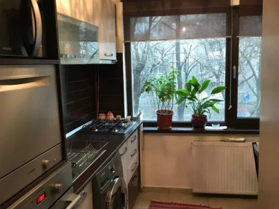 Apartament 3 camere, Basarabia, balcon, etaj 1//8, 75 mp