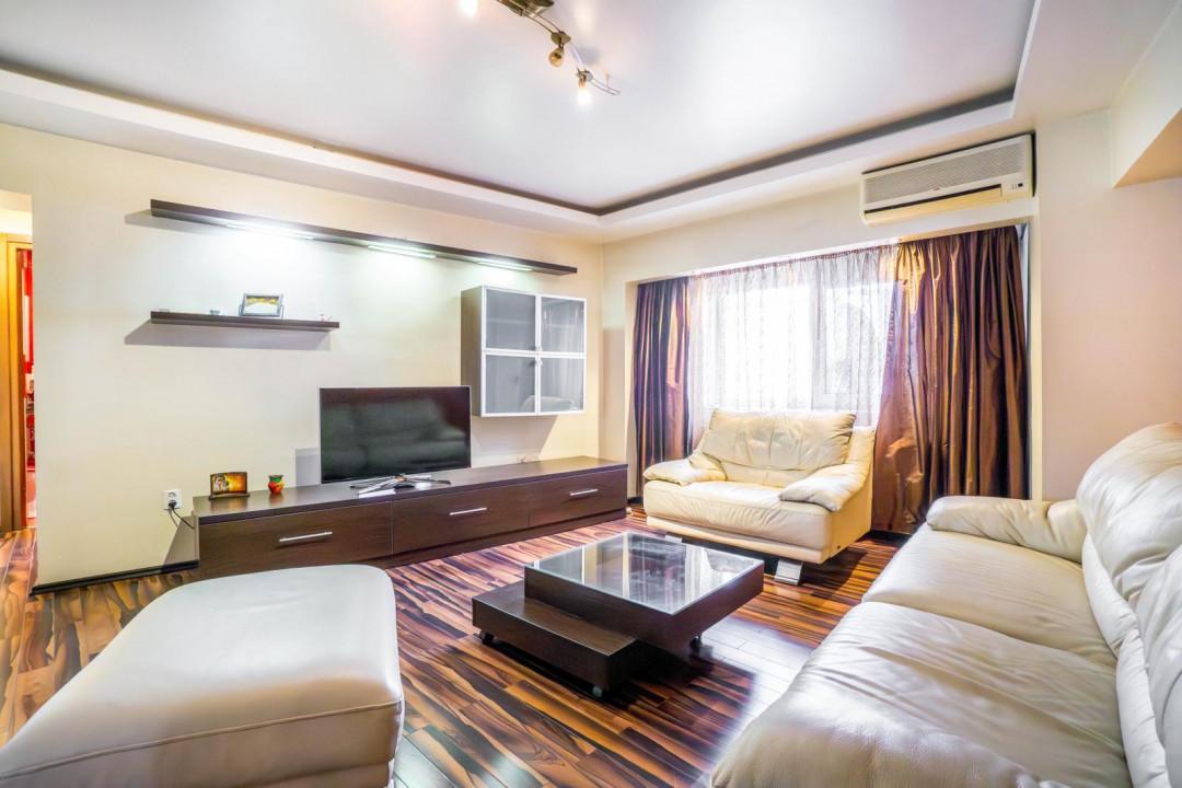Vanzare apartament 4 camere, Bd Unirii