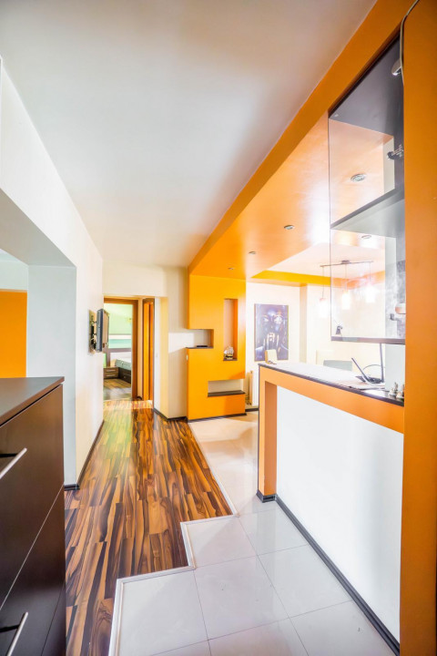 Vanzare apartament 4 camere, Bd Unirii