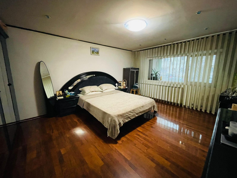 Vanzare apartament de 3 camere, centrala proprie + loc parcare, Mall Vitan