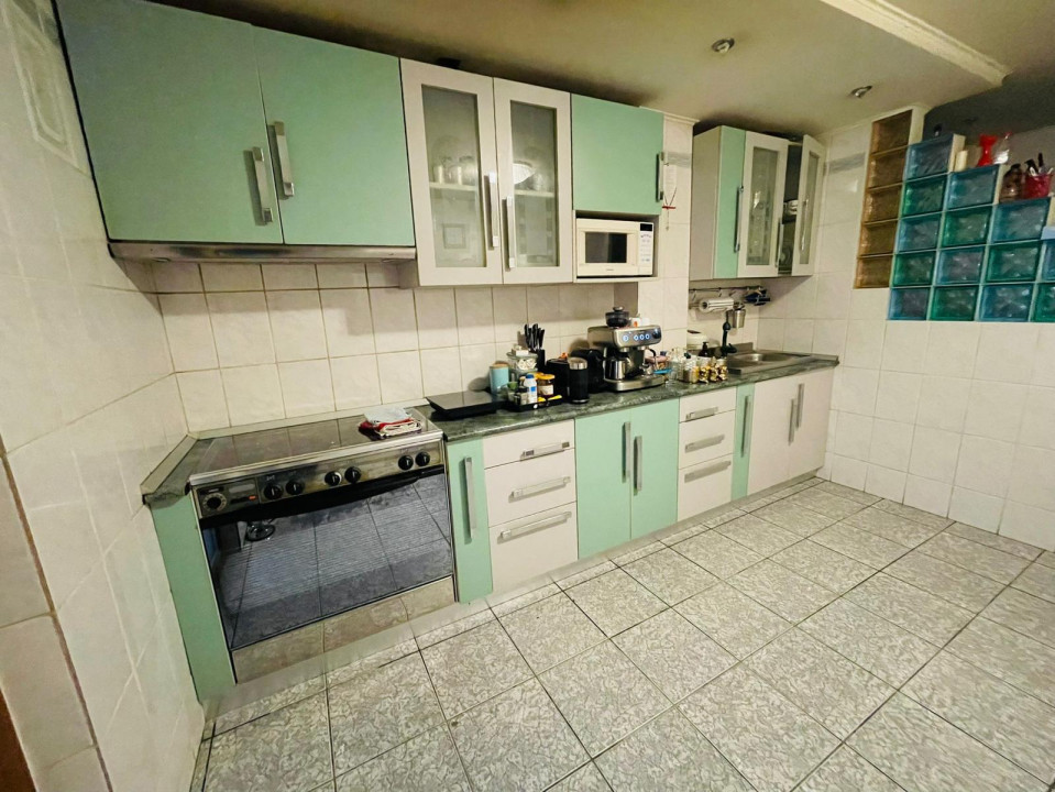 Vanzare apartament de 3 camere, centrala proprie + loc parcare, Mall Vitan