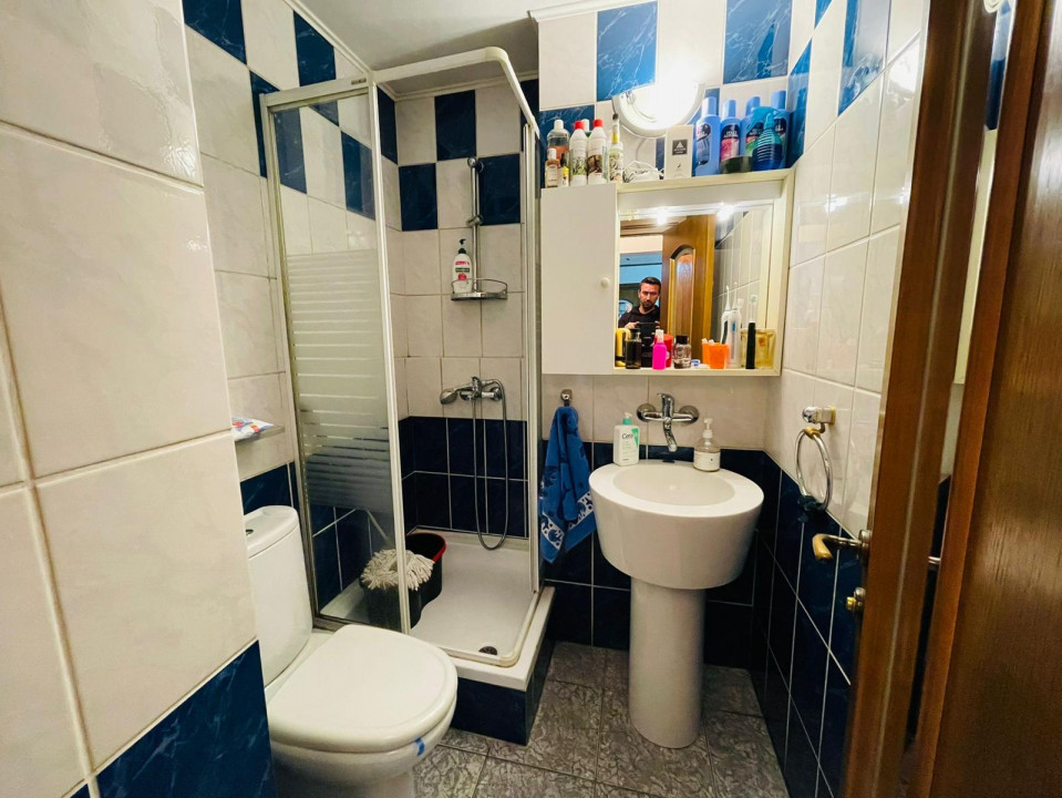 Vanzare apartament de 3 camere, centrala proprie + loc parcare, Mall Vitan