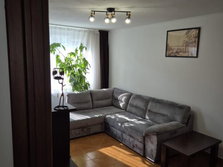Apartament 3 camere, decomandat,  zona Dumbrava Noua