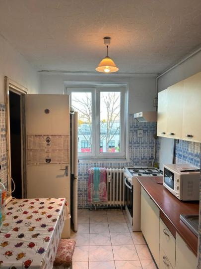 Apartament 3 camere decomandat, zona Trapezului