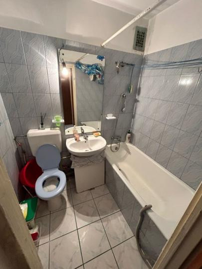 Apartament 3 camere decomandat, zona Trapezului
