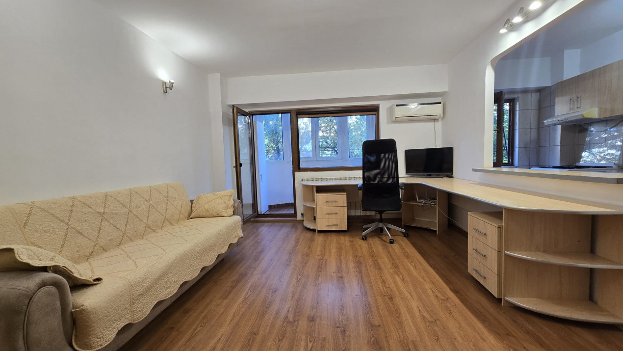 Garsoniera decomandata, etaj 1, mobilata si utilata, parcare ,metrou