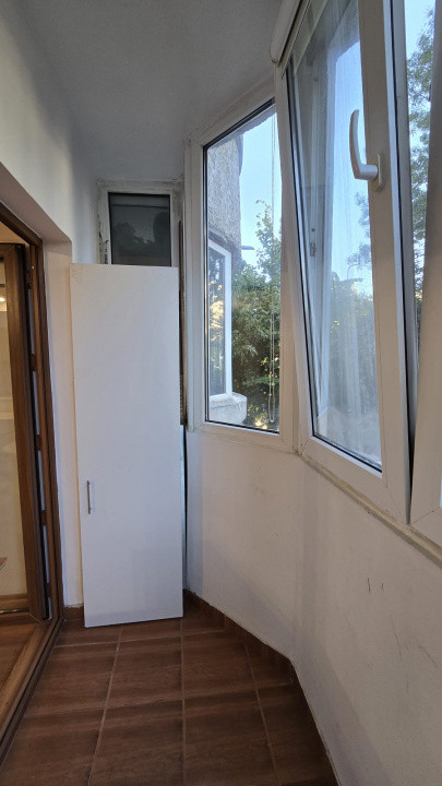 Garsoniera decomandata, etaj 1, mobilata si utilata, parcare ,metrou